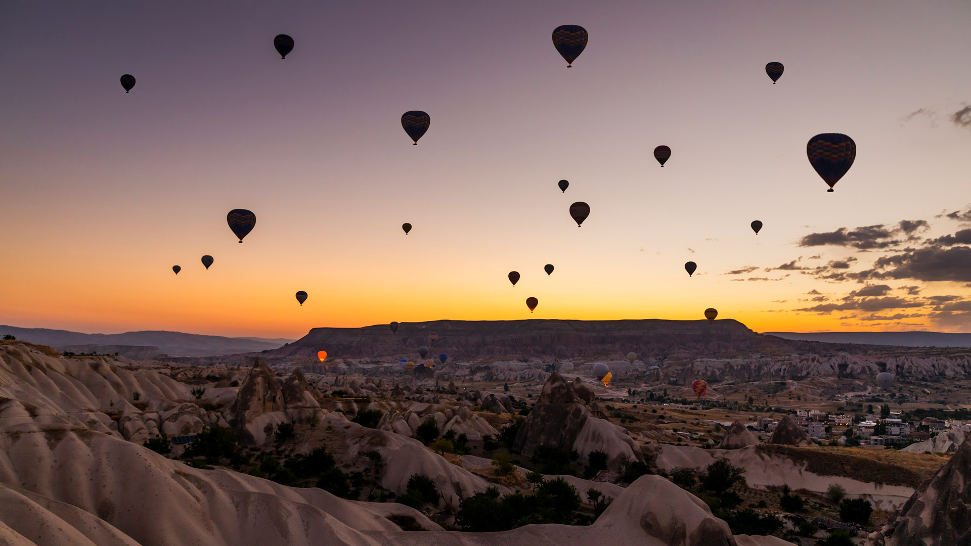 与太阳一同升起|卡帕多西亚, 土耳其 |© Anton Petrus/Getty Images