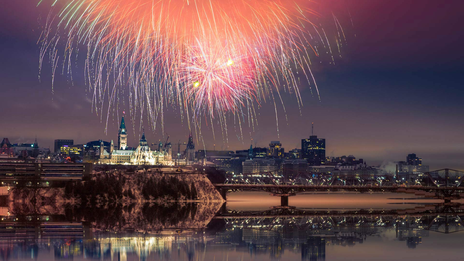 新年快乐！|国会山上空的烟花，渥太华，加拿大 |© naibank/Getty Images