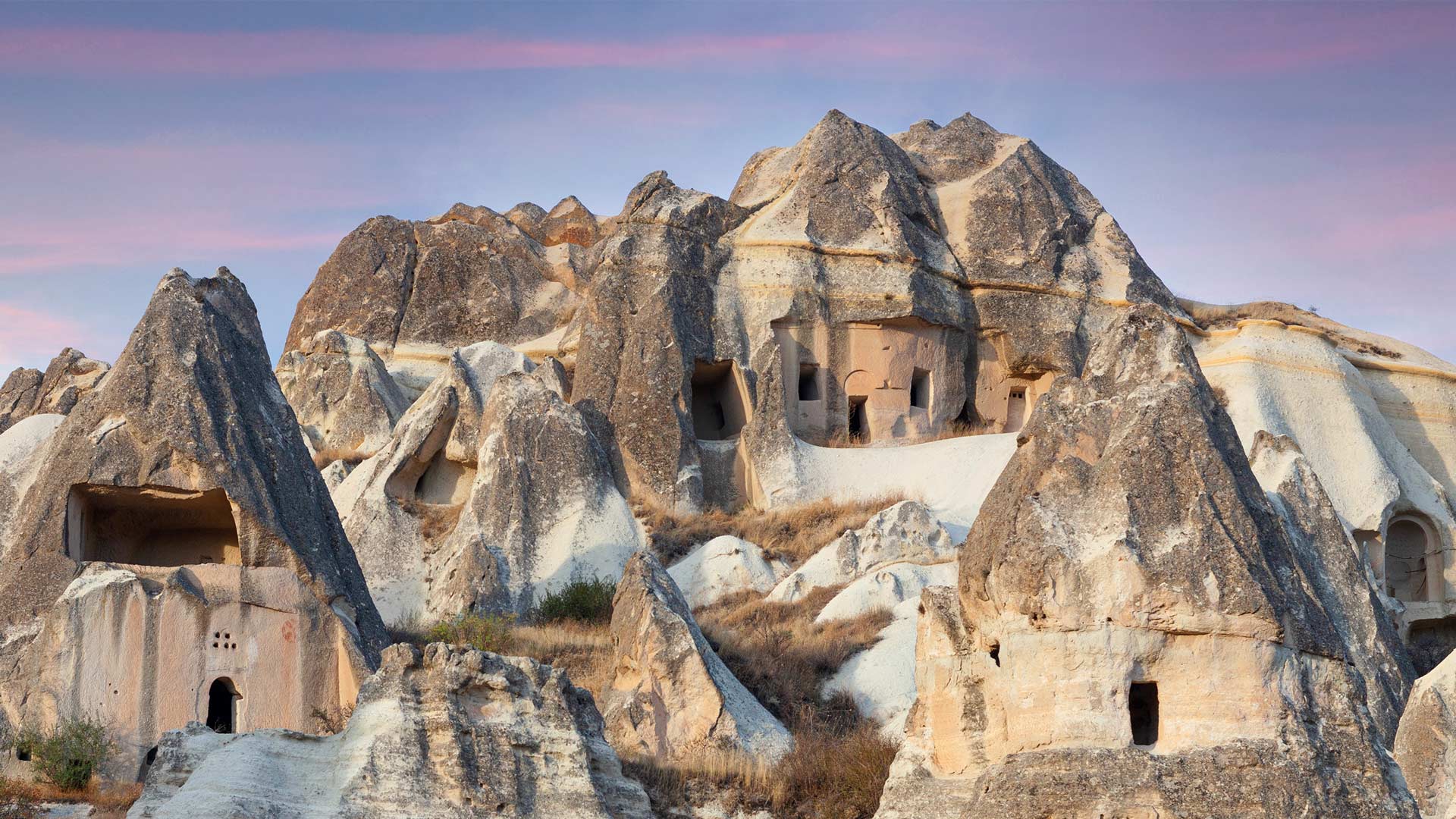 快看，这是沉积岩哦|卡帕多西亚的童话烟囱和窑洞，土耳其 |© Storm Is Me/Shutterstock