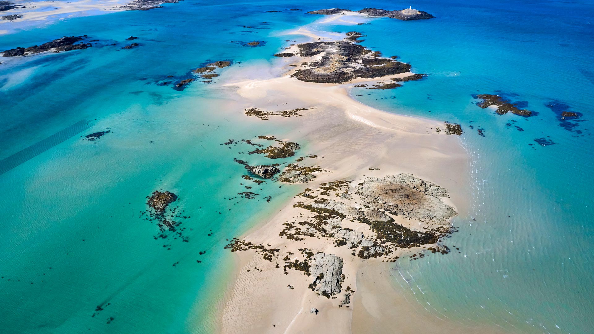 最具加勒比海风情的海岛|诺曼底海岸的绍塞群岛，法国 |© Tuul & Bruno Morandi/Getty Images