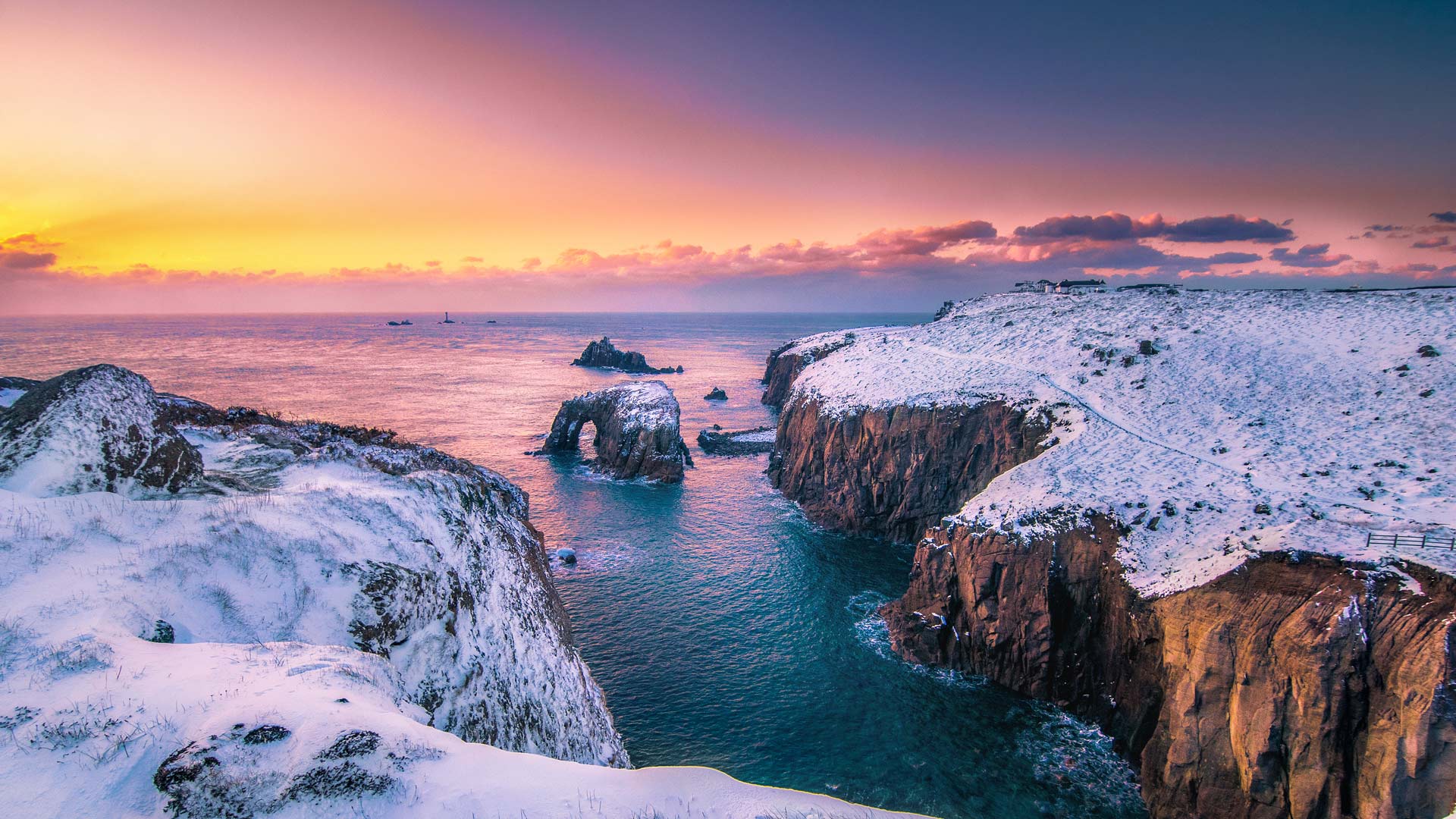 世界的尽头？不完全是|被雪覆盖的康沃尔天涯海角小径，康沃尔郡兰德恩德，英格兰 |© Josef FitzGerald-Patrick/Getty Images