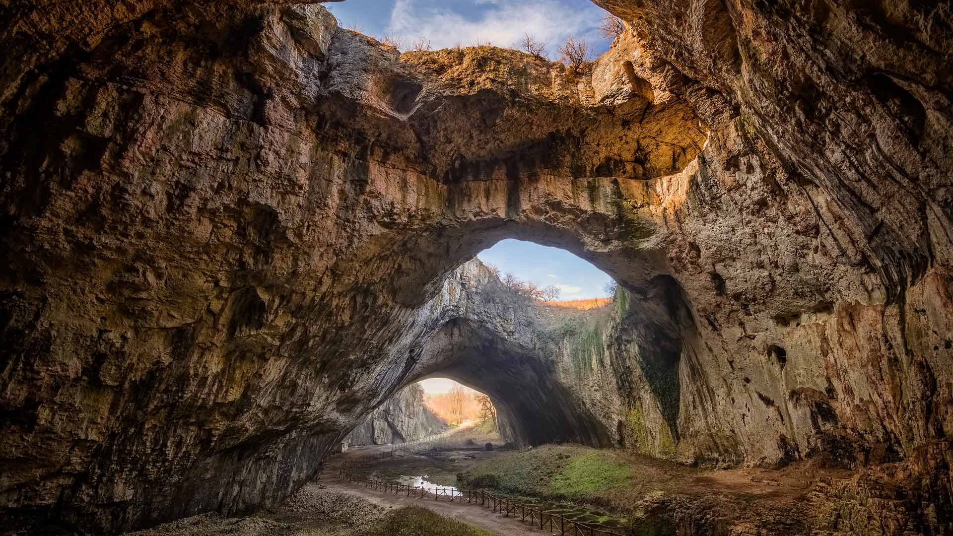 雄伟的天然穹顶|德弗塔什卡洞, Devetaki村庄，保加利亚 |© Jasmine_K/Shutterstock