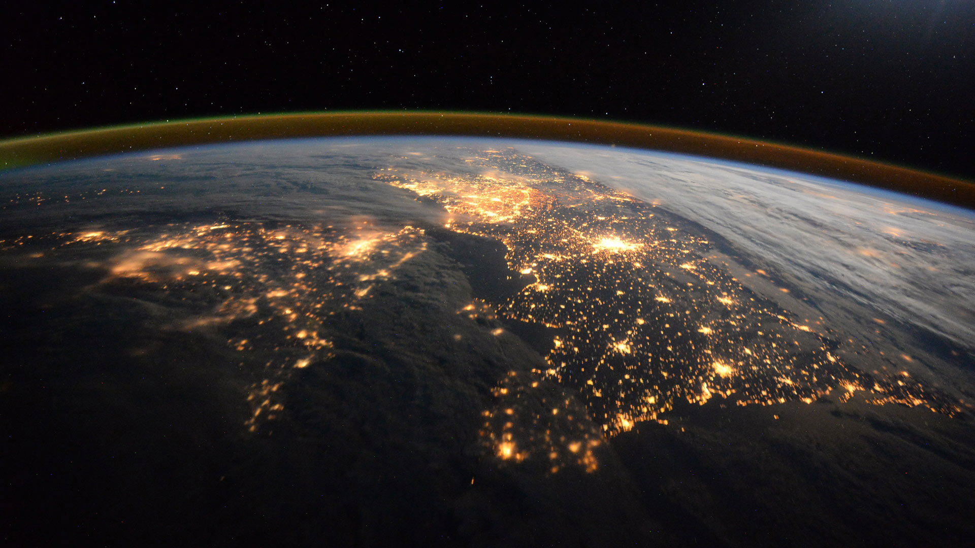 此景只应天上有|从国际空间站拍摄的地球 |© Tim Peake/ESA/NASA via Getty Images