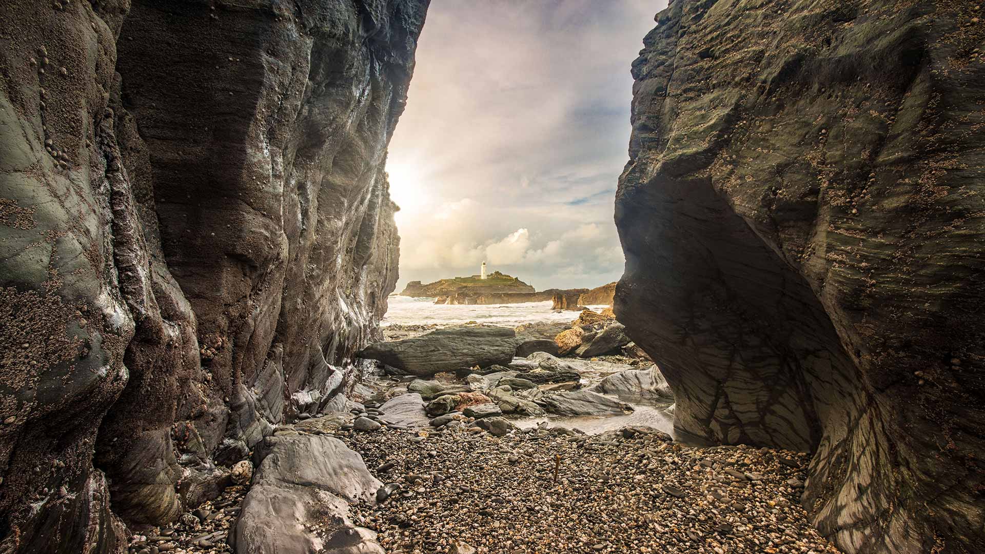 到灯塔去！|戈德雷维灯塔，英国康沃尔郡 |© Paul Nash/Shutterstock