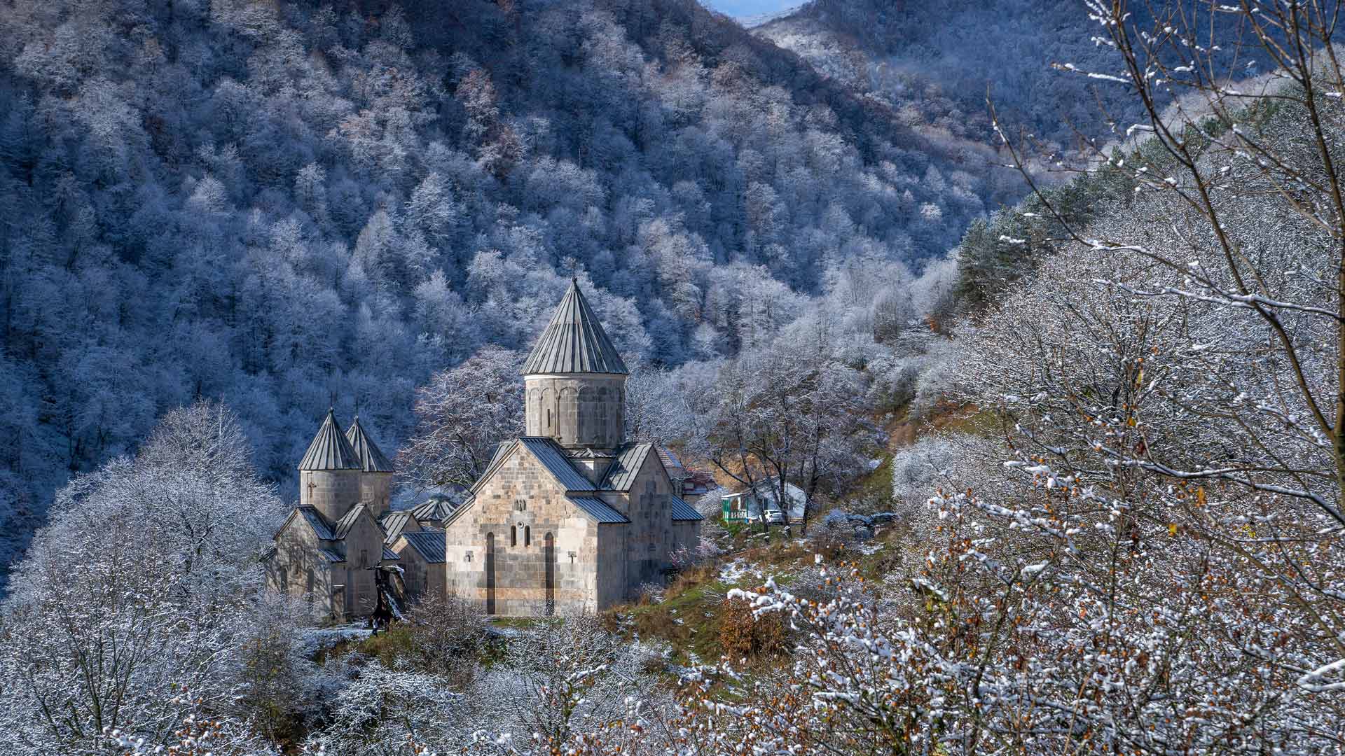 老鹰起舞的地方|Haghartsin修道院，迪利扬国家公园，亚美尼亚 |© Alexey Kharitonov/Shutterstock