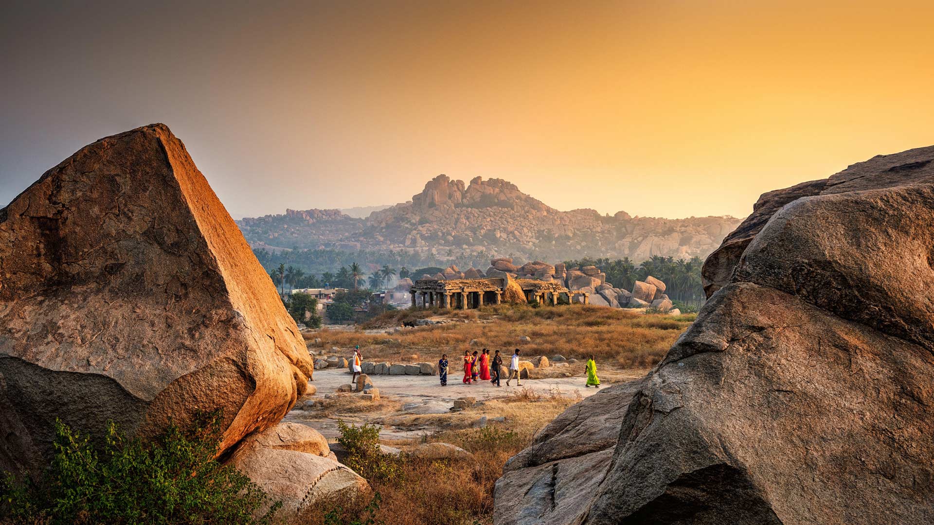 往事的低语|赫马库塔山上的神庙，汉皮，卡纳塔克邦，印度 |© Images of india/Alamy Stock Photo