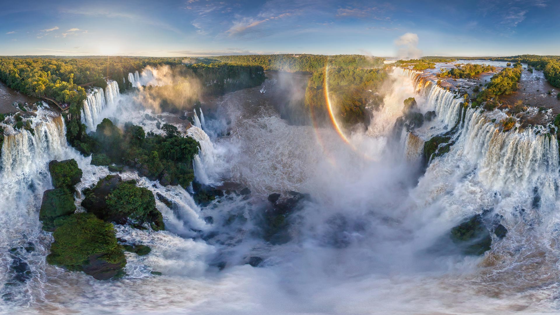 “大水”中的彩虹波|阿根廷和巴西边境的伊瓜苏瀑布 |© AirPano LLC/Amazing Aerial Agency