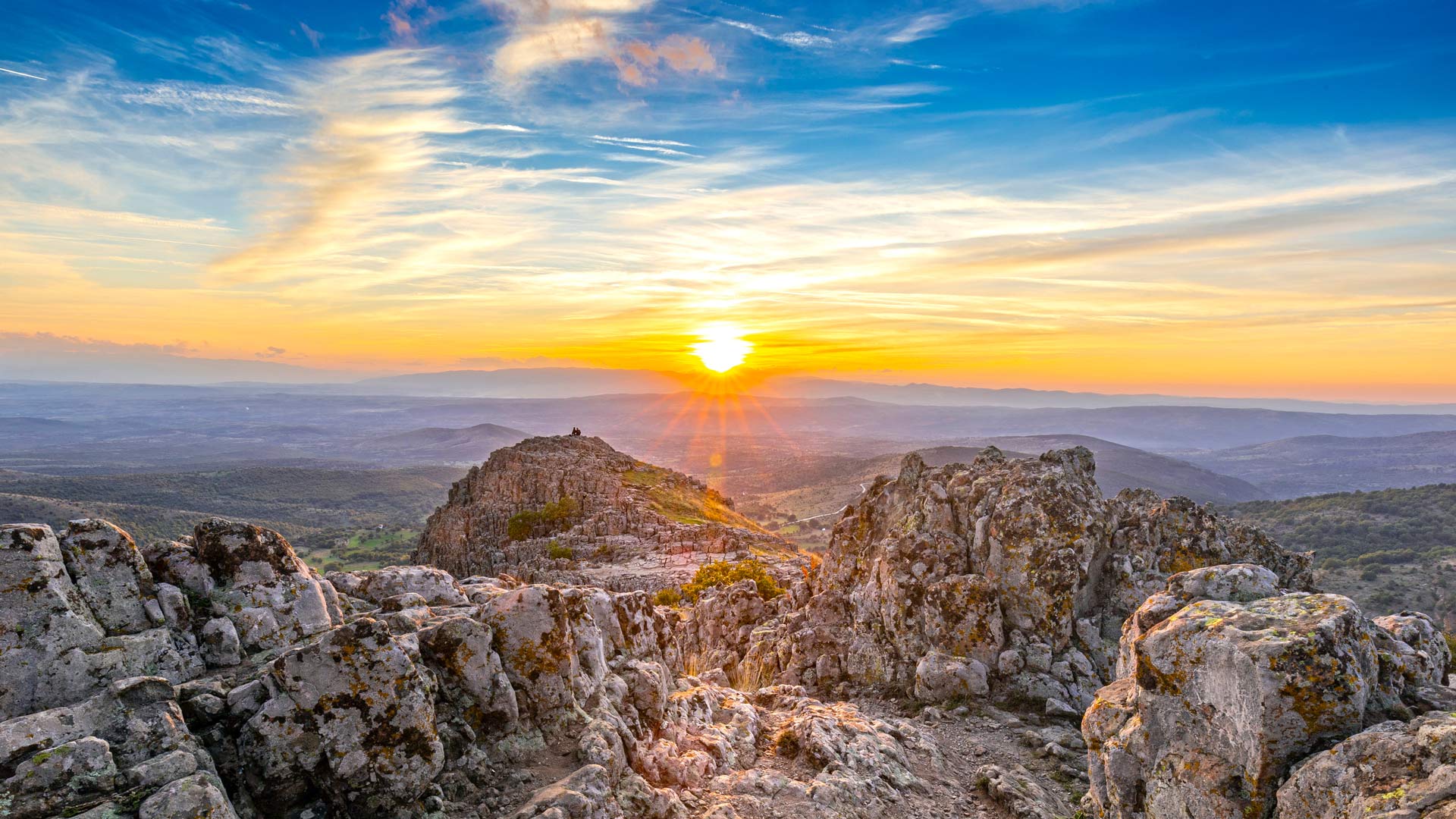夏天的脚步近了|科基诺，古代巨石观测站，北马其顿 |© stoimilov/Shutterstock