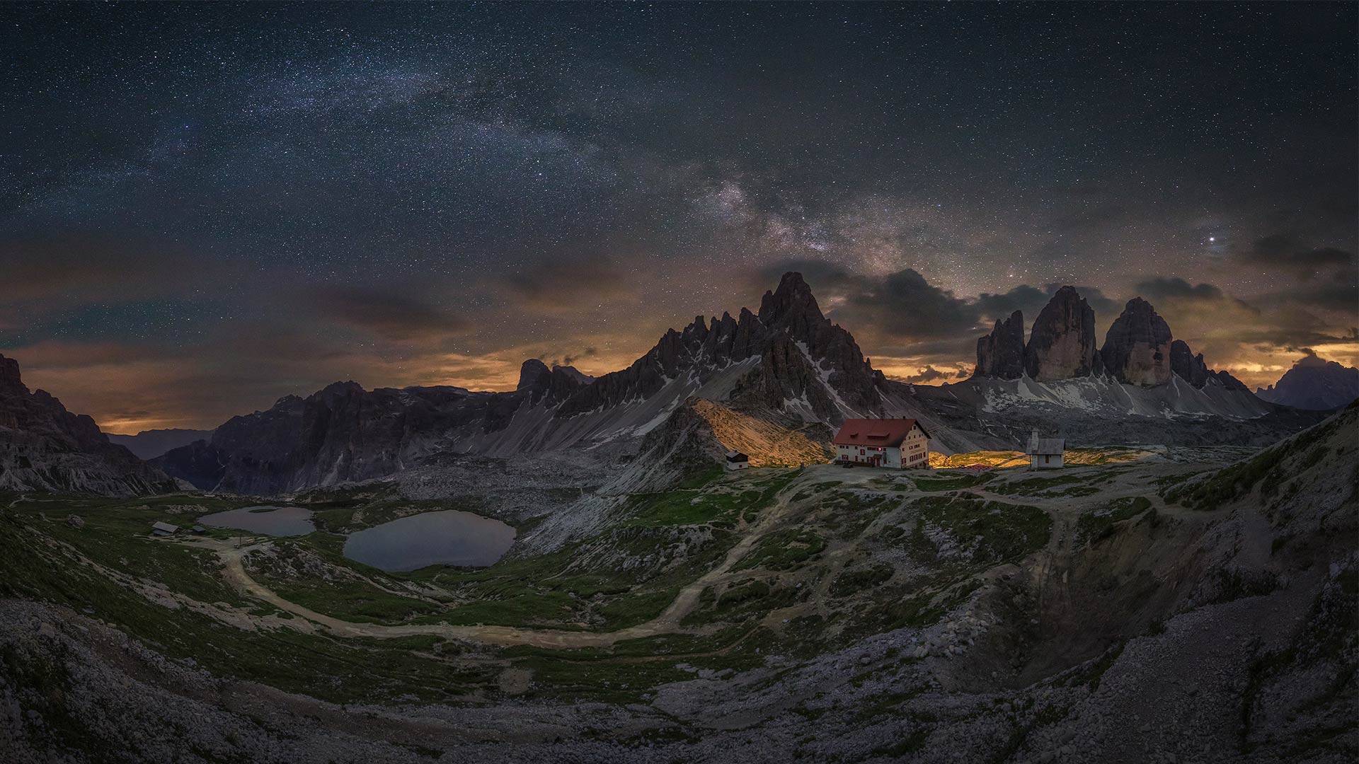 这些蔚为壮观的山峰在何处？|意大利三峰山上空的银河 |© Juan Romero/Cavan Images