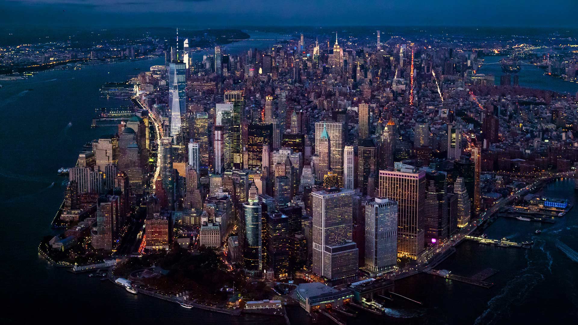 高耸入云|曼哈顿鸟瞰图，纽约市，美国 |© Wojtek Zagorski/Getty Images