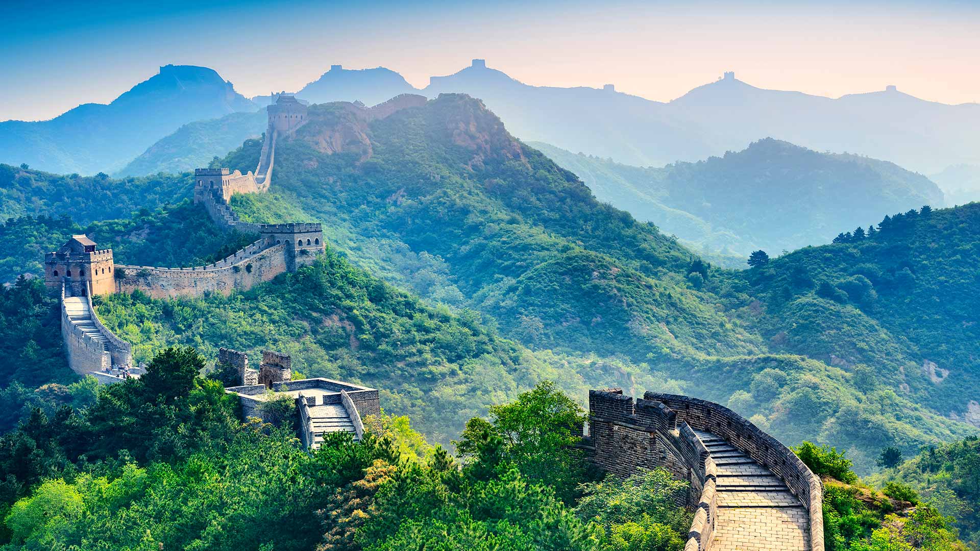 初夏·翠微长城|中国的长城 |© aphotostory/Getty Images