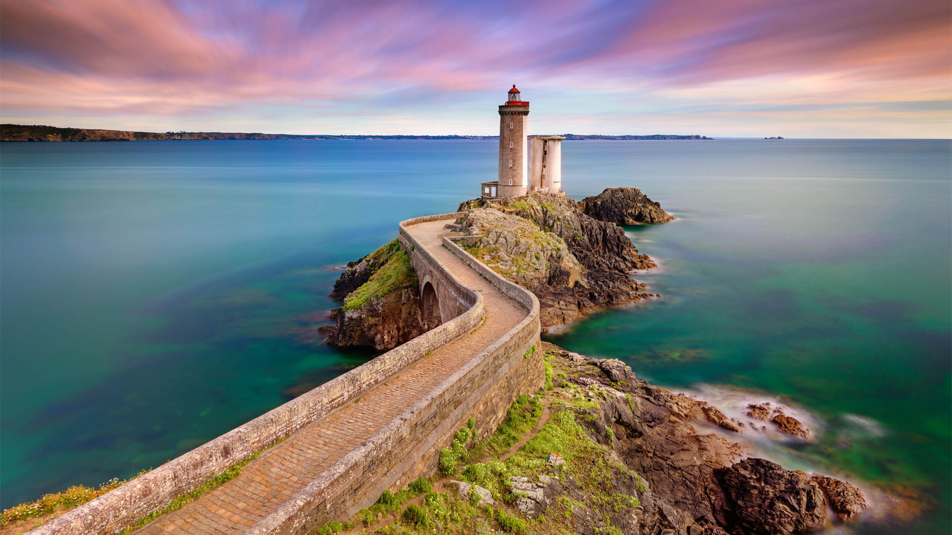 有点孤单，有点浪漫|布列塔尼的小米努灯塔，法国 |© RooM the Agency/Alamy