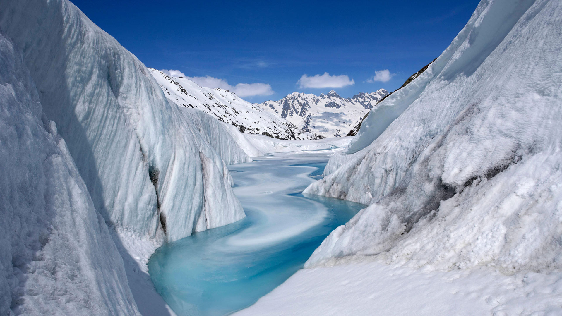 岌岌可危的冰川|勃朗峰上的冰海，夏慕尼，法国 |© Hagenmuller Jean-François/Hemis/Alamy