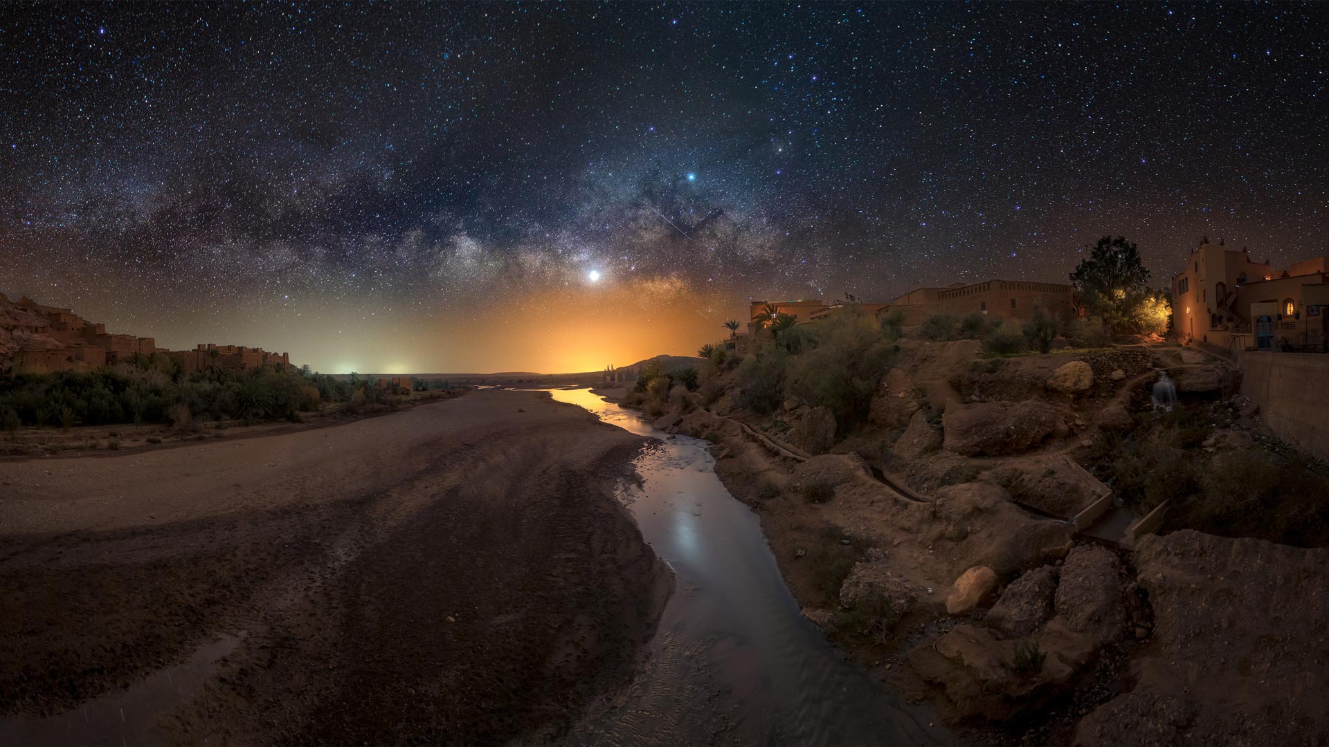 红尘中的宇宙美景|银河，阿伊特本哈杜杜，摩洛哥 |© Cavan Images/Getty Images