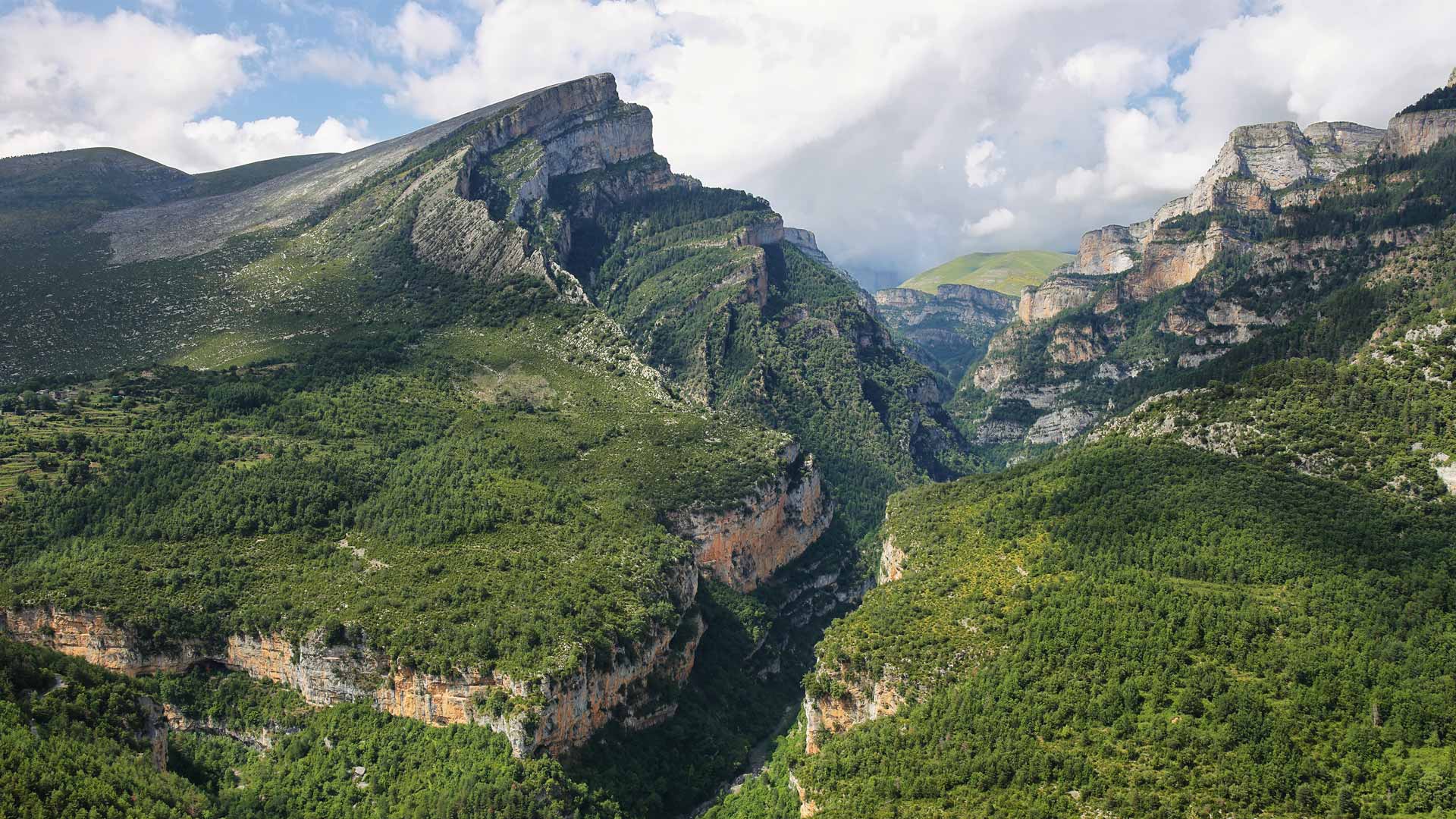 一路到顶峰|阿尼斯克洛峡谷，奥德萨和佩尔迪多山国家公园，韦斯卡，西班牙 |© Marisa Estivill/Shutterstock