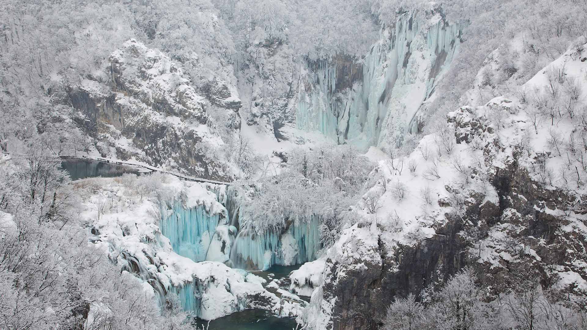 瀑布变“冰瀑”|十六湖国家公园，克罗地亚 |© Massimo_S8/Getty Images