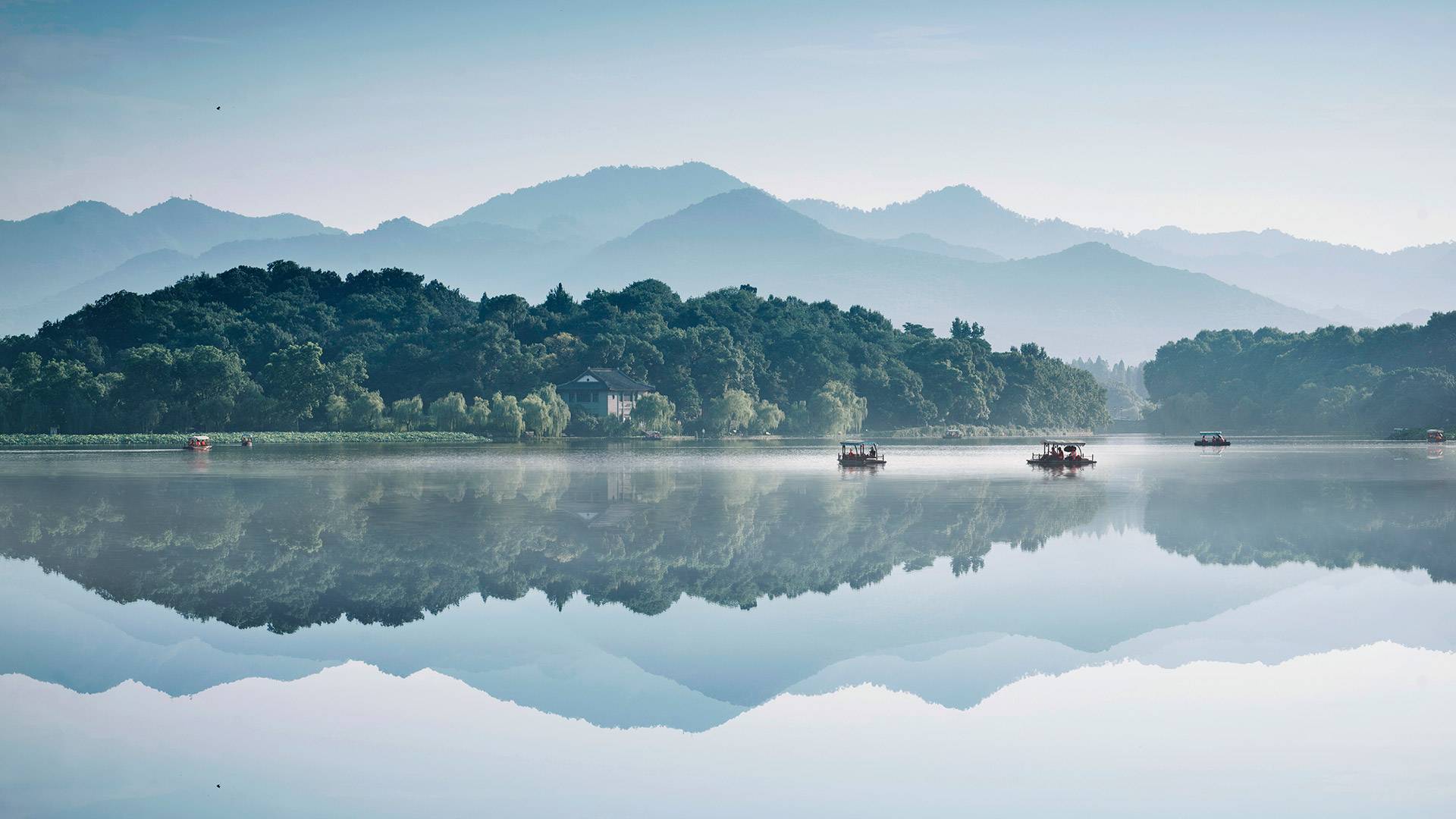 水墨西湖|杭州西湖水墨意境般的风景，浙江省，中国 |© zhangshuang/Getty Images