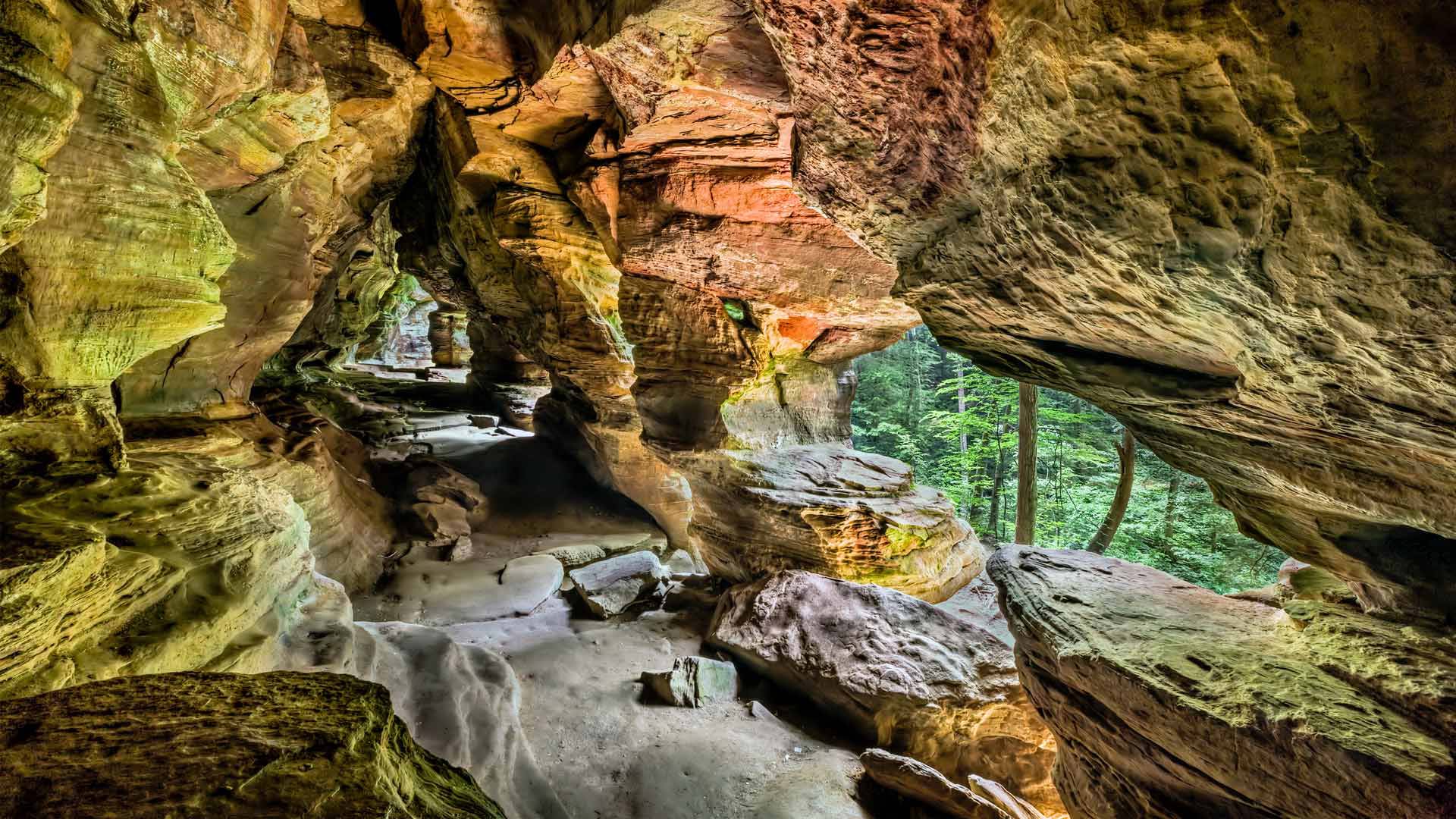 有人在家吗?|霍金山州立公园的岩石屋，俄亥俄州，美国 |© Kenneth Keifer/Getty Images