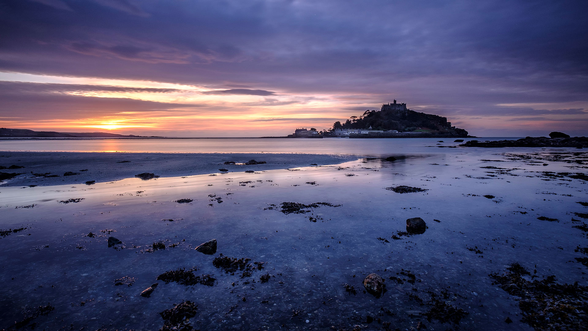 海潮退却之处|马拉齐翁的圣迈克尔山, 康沃尔郡, 英格兰 |© Baxter Bradford/robertharding/Getty Images