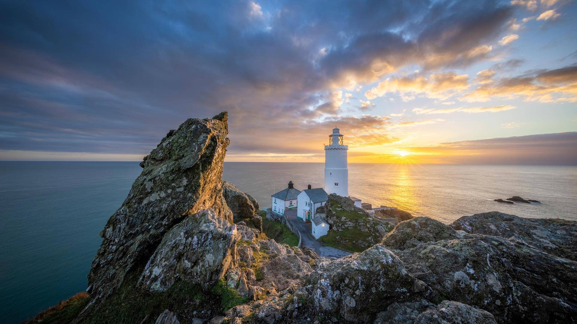 海上哨兵|起点灯塔，德文郡，英国 |© Guy Edwardes/Minden Pictures