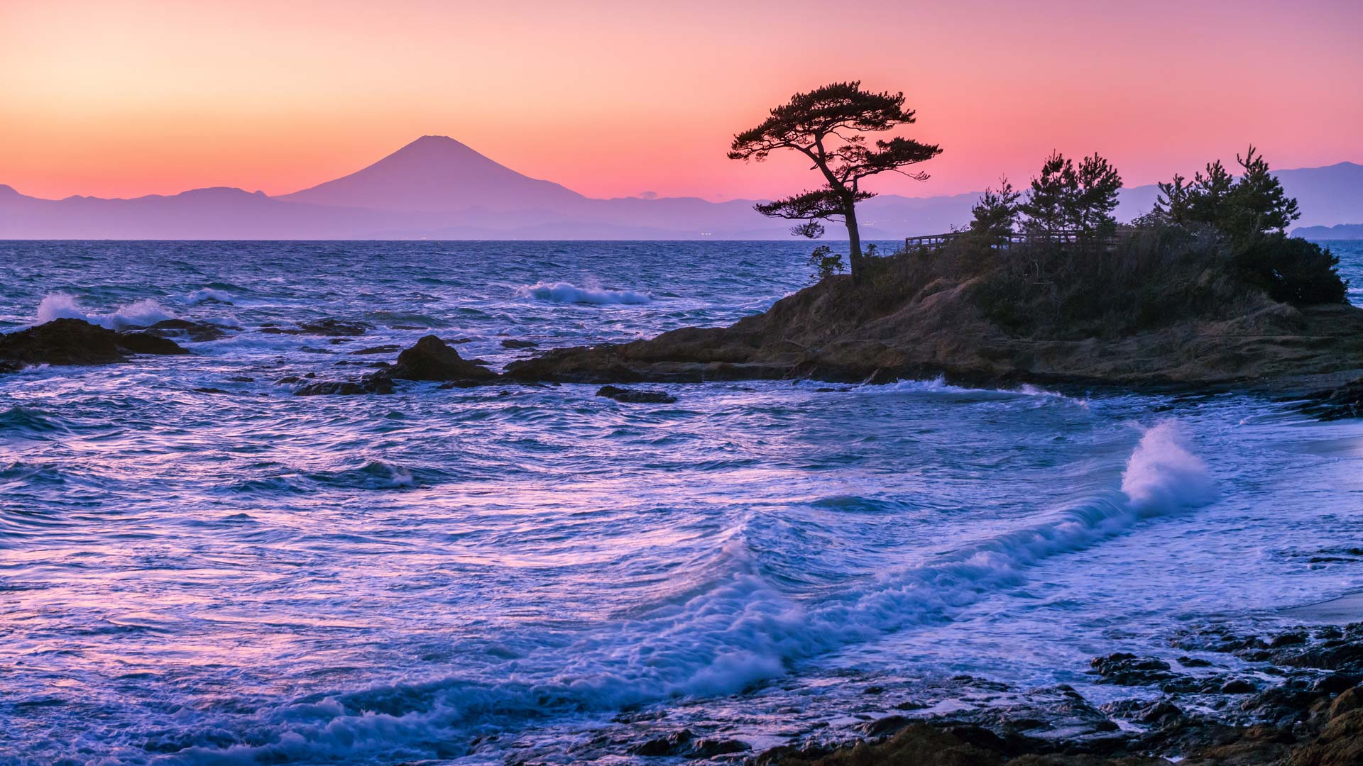 宁静惬意的海滨风光|立石公园，神奈川县，日本 |© blew_s/Shutterstock