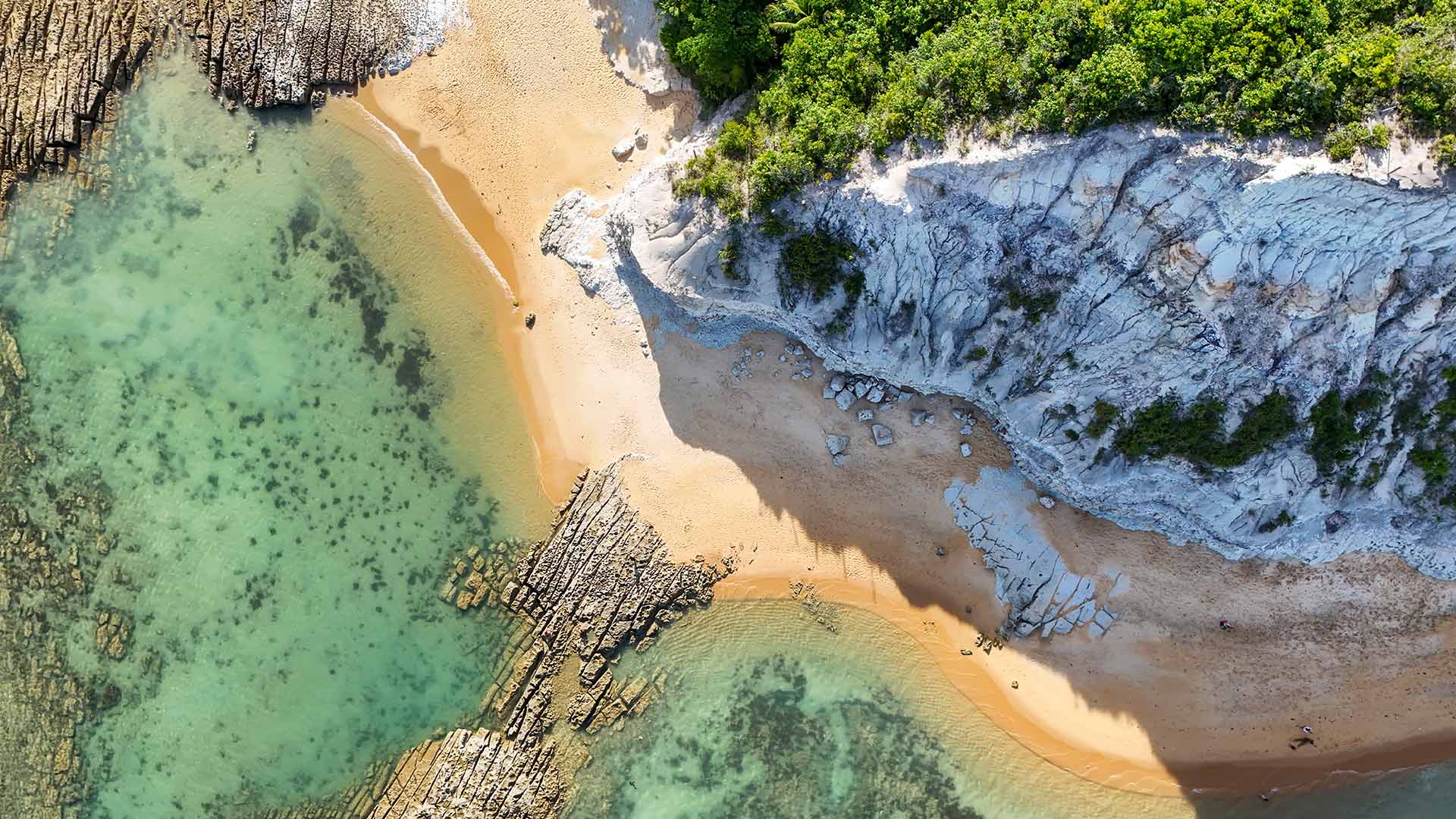潮汐留下的印记|镜面海滩，塞古罗港，巴伊亚州，巴西 |© Marcelo Nacinovic/Getty Images