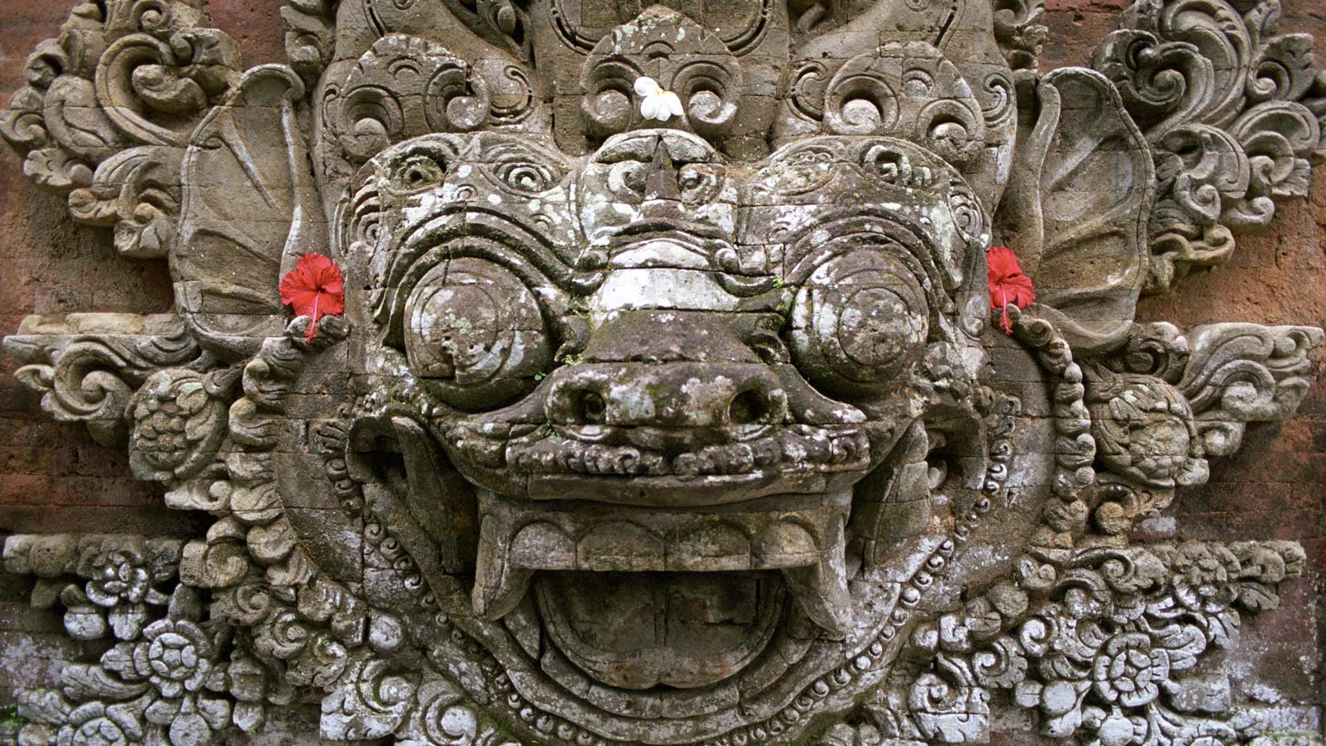 你不会忘记它的！|乌布寺庙的石雕,巴厘岛,印度尼西亚 |© R. Schönebaum/plainpicture