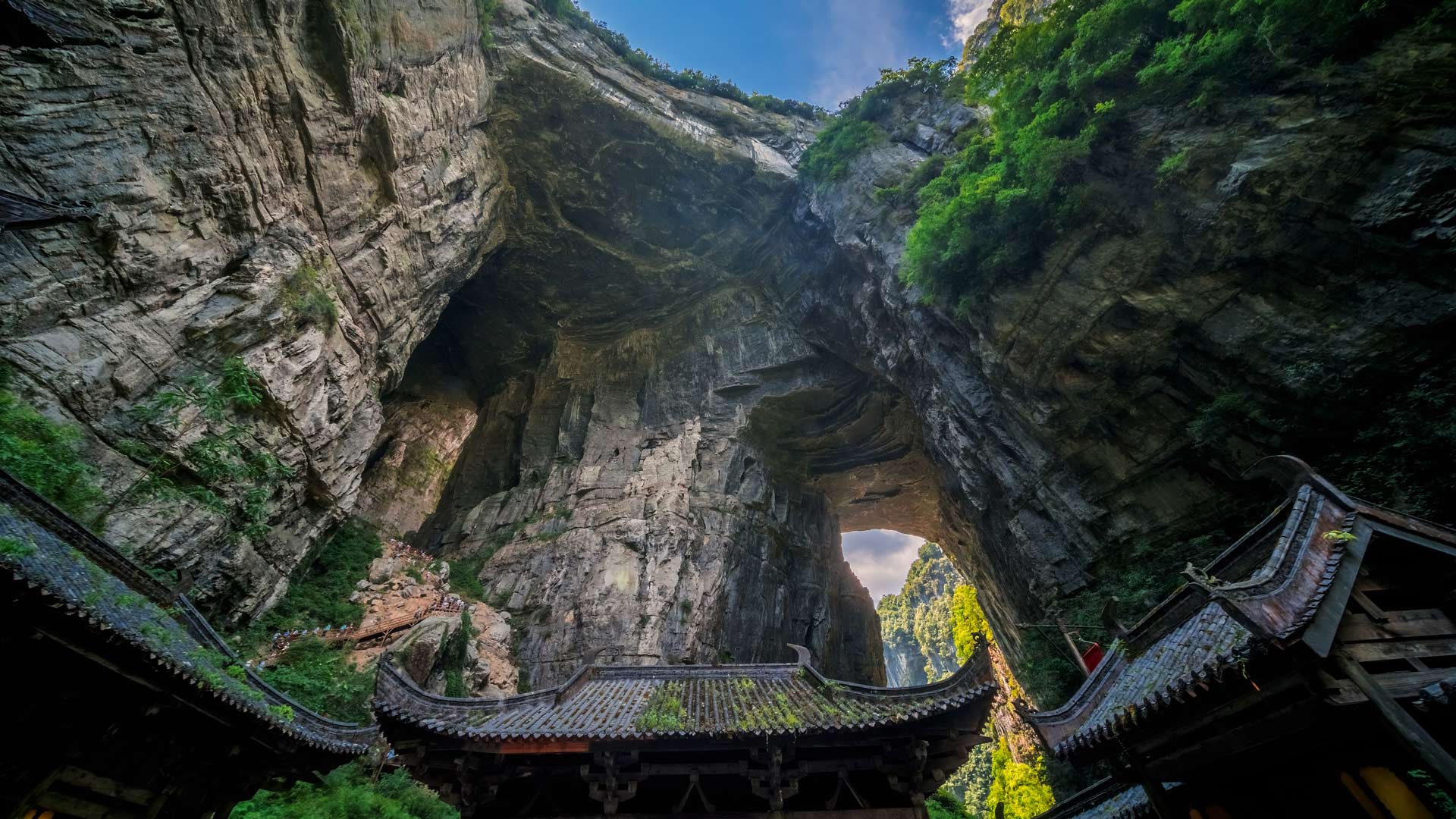 武隆景区的“三生三世”|天生三桥，重庆武隆岩溶国家地质公园，中国 |© Pav-Pro Photography Ltd/Shutterstock
