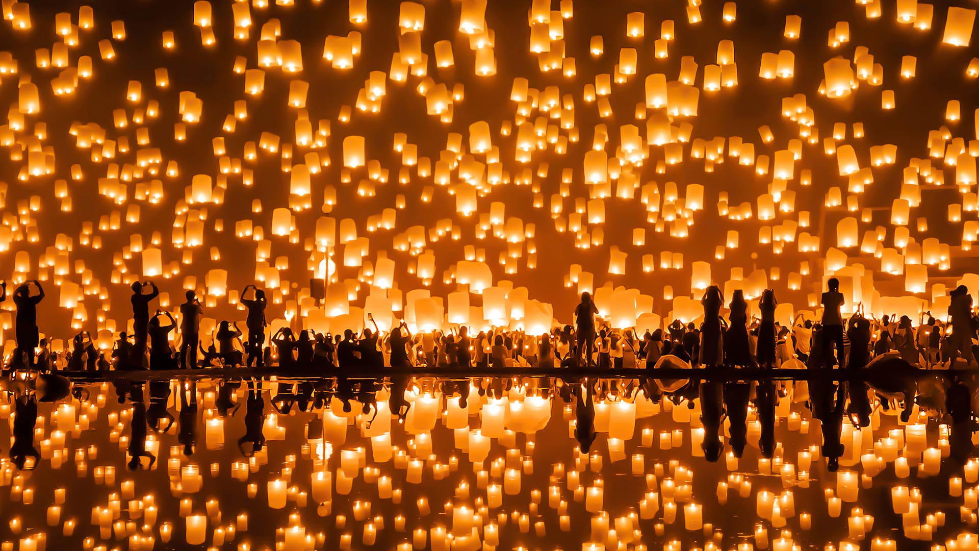 愿望随灯起飞|义蓬灯节 ，清迈，泰国 |© tampatra/Getty Images